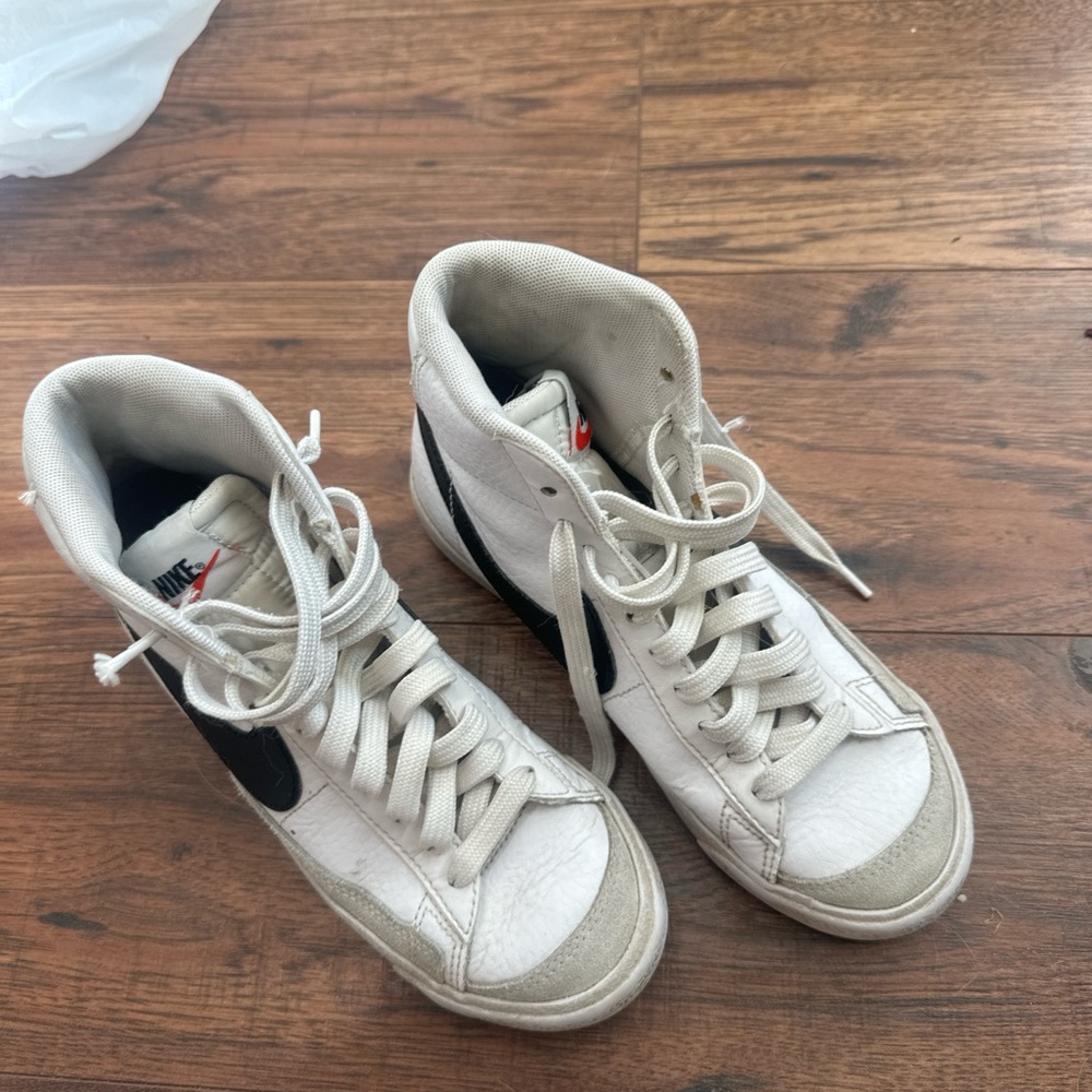 Nike blazers size 5